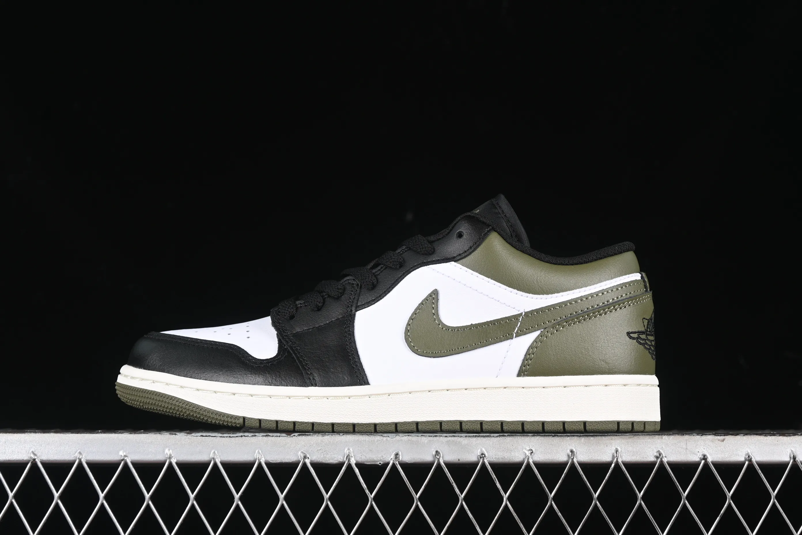 All categories Air Jordan Jordan series basketball shoes Air Jordan 1 Low G version pure original Air Jordan 1 Low "Medium Olive" AJ1 Joe 1 olive green low-top cultural casual sneakers 553558-092